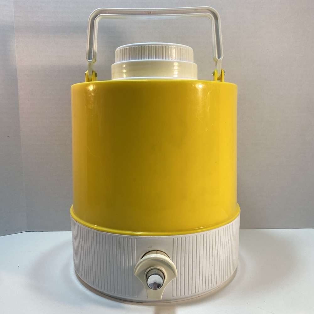 Vintage Ingrid Picnic Jug Yellow Chicago 1 Gallon Plastic Two Tone Rustproof